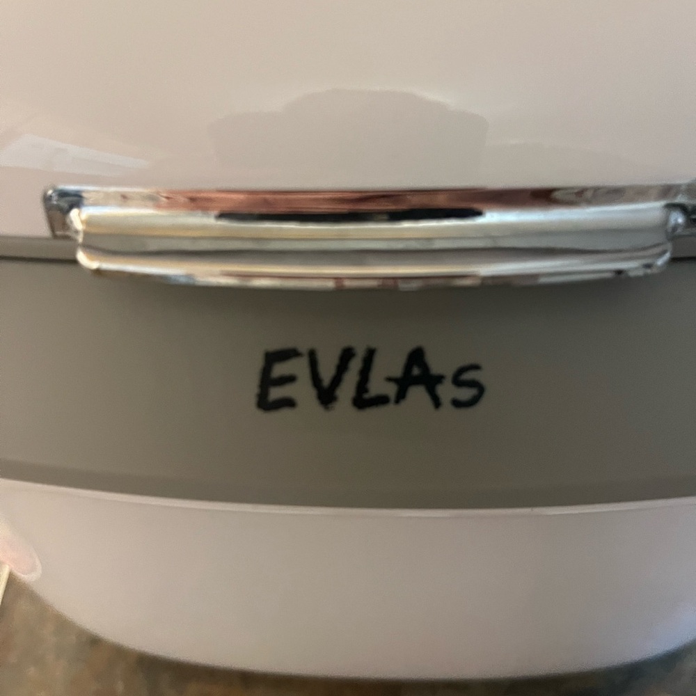 White and Gray Home Appliance